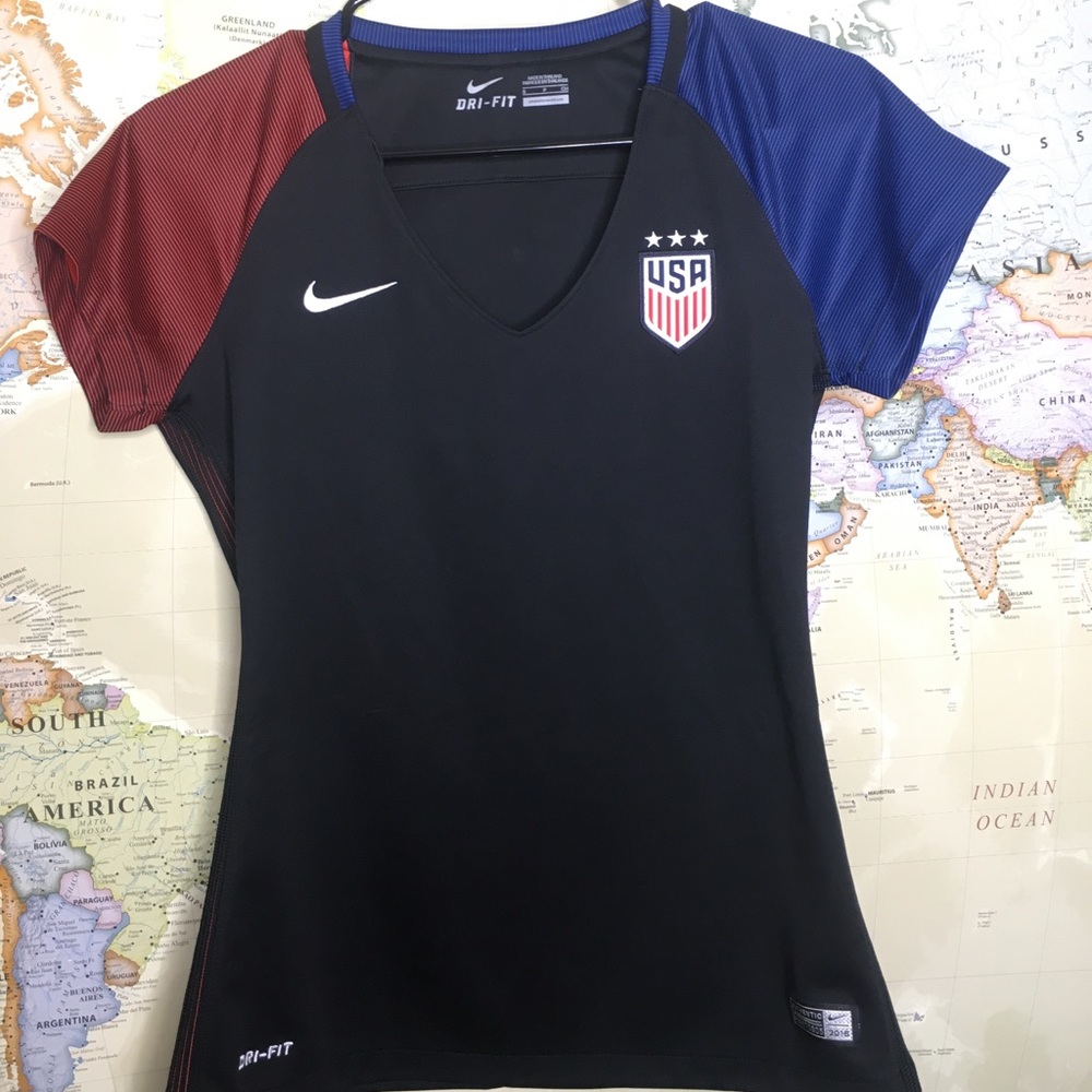 Women’s USA soccer shirt